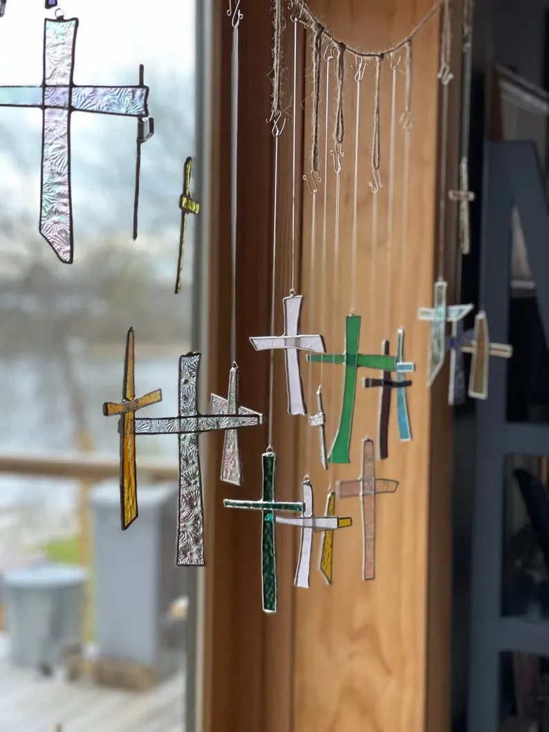 ✨Cross Suncatcher – Let God's Light Shine Through Your Home with Beautiful Rainbow Blessings!🌈